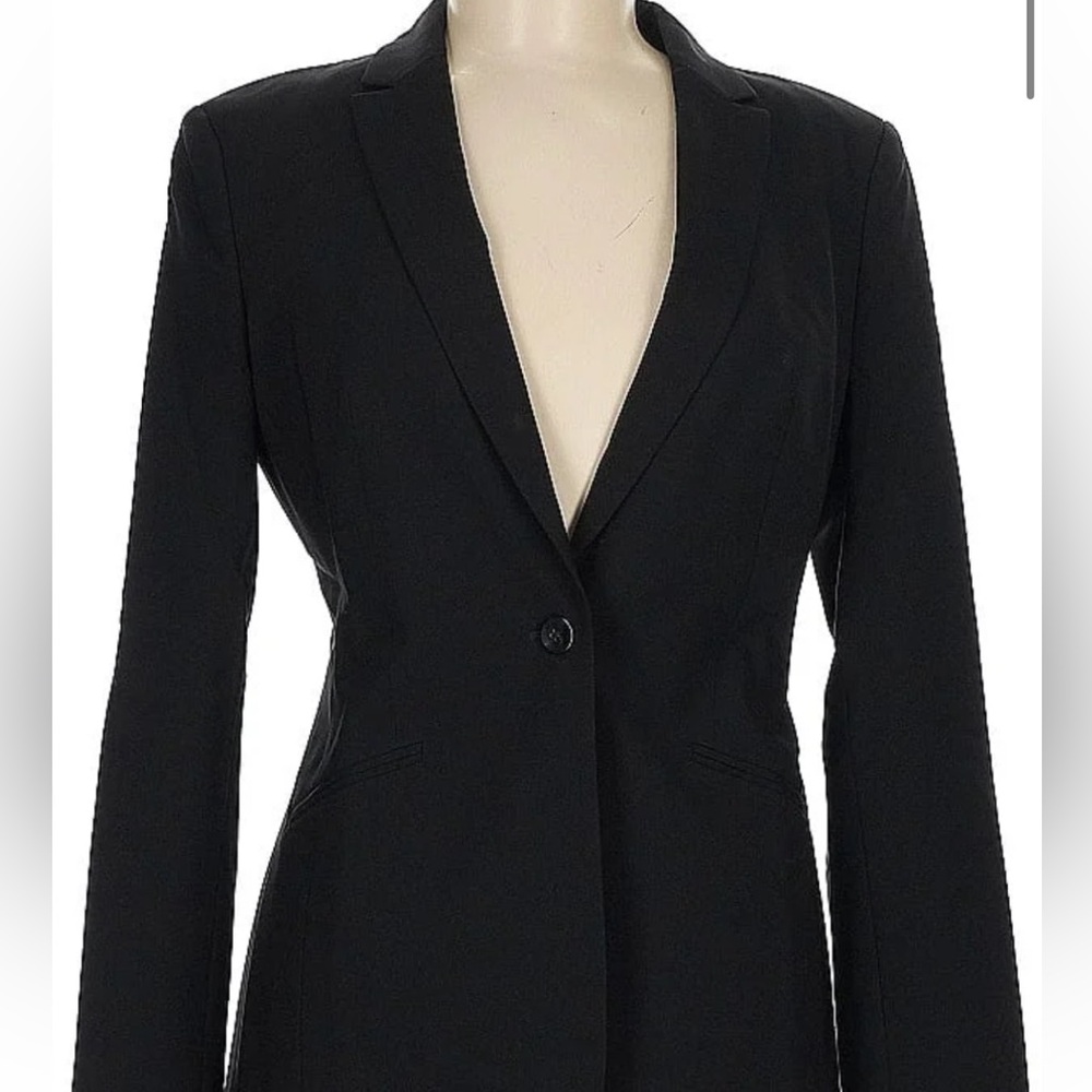 Women’s wool blazer BOSS black size 10 gently used. 98% wool 4% elastane